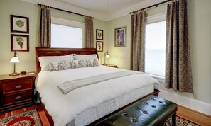 Apartment | Blackout drapes, iron/ironing board, free WiFi