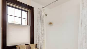 Deluxe Room, 1 Queen Bed | Bathroom | Hair dryer, slippers, towels, soap