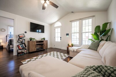 Core's Cottage: Walk to Fountain Sq- Cozy 1BR - 2 Miles from Monument Circle