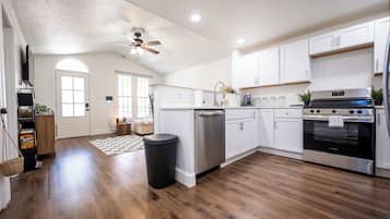 Mikrobølgeovn, ovn, kogeplade, opvaskemaskine