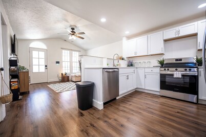 Core's Cottage: Walk to Fountain Square - Cozy 1BR - Minutes to Monument Circle