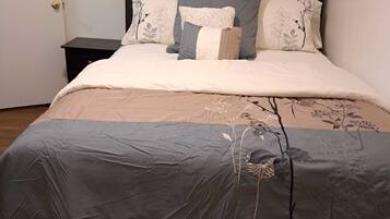 8 bedrooms, iron/ironing board, WiFi, bed sheets