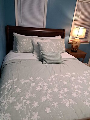8 bedrooms, iron/ironing board, WiFi, bed sheets