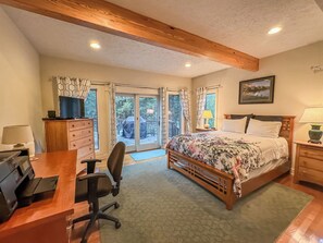 5 bedrooms, desk, free WiFi, bed sheets