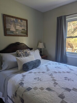 3 bedrooms, desk, iron/ironing board, travel cot