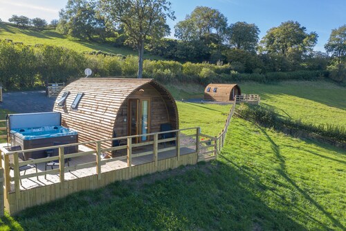 Cosy Welsh Cabin with Incredible Views