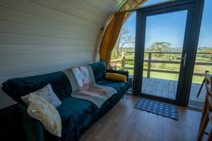 TV - Luxury Cabin with Hot Tub in the Welsh Countryside (Knighton)