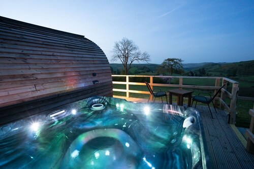 Luxury Cabin with Hot Tub in the Welsh Countryside