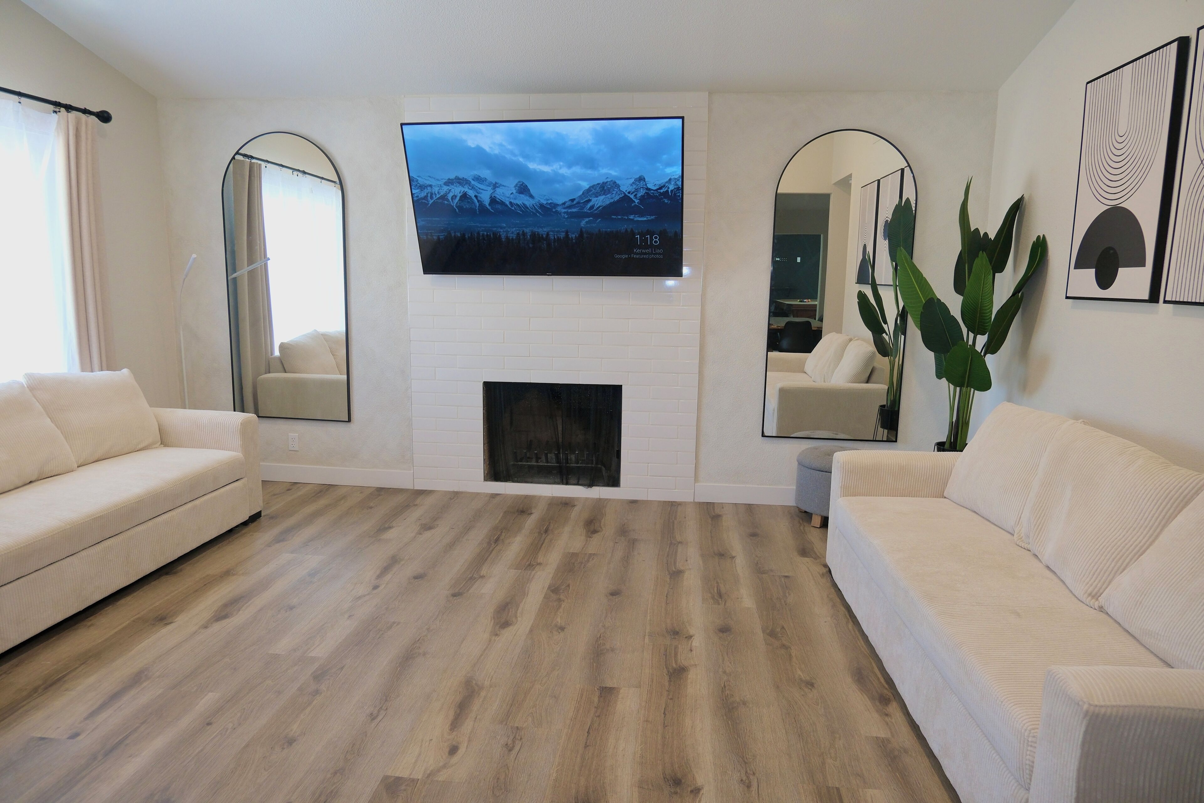 Smart TV, fireplace