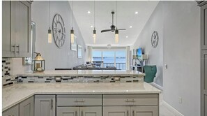 Interior - Charming 2-bedroom condo in vibrant Sarasota, just a short walk to the beach (Sarasota)