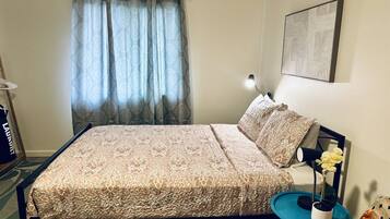 1 slaapkamer, een bureau, gratis wifi, beddengoed