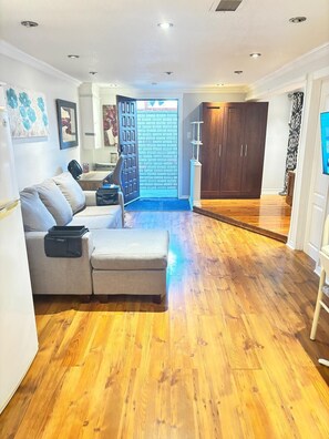 Interior - Cozy Bsmt Apt Near Toronto (Mississauga)