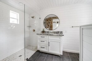 Dusche, Handtücher, Seife, Shampoo
