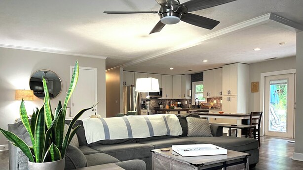 Smart TV, fireplace, video games, DVD player - Near ILM Family Gathering Home, Sleeps up to 8, host up to 12. Your Holiday spot (Wilmington)