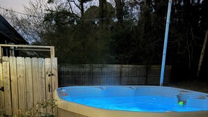 A hot tub with a wooden deck and a bench. - Near ILM Family Gathering Home, Sleeps up to 8, host up to 12. Your Holiday spot (Wilmington)