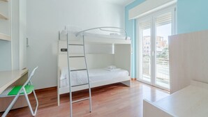 3 bedrooms, desk, iron/ironing board, WiFi
