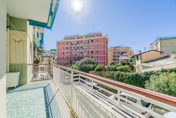 Property grounds - Genova bright apartment near the beach (Genova)