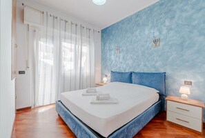 3 Schlafzimmer, Schreibtisch, Bügeleisen/Bügelbrett, WLAN