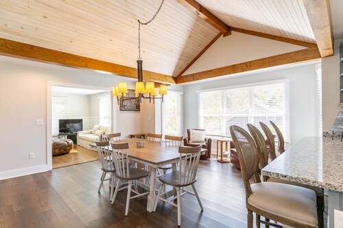 Stella Maris: In-Town Blowing Rock Pet Friendly Updated Craftsman Bungalow