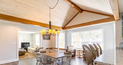 Stella Maris: In-Town Blowing Rock Pet Friendly Updated Craftsman Bungalow