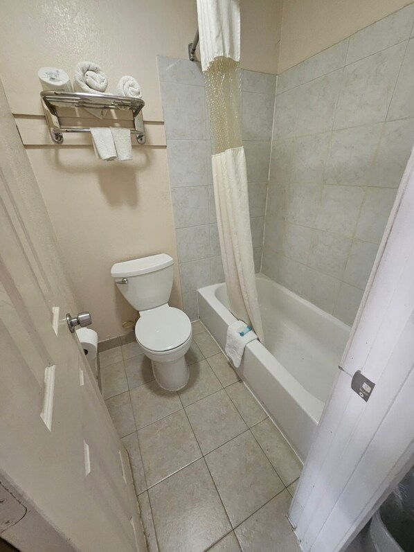 Towels, soap, shampoo, toilet paper - Regency Inn (Jewett)