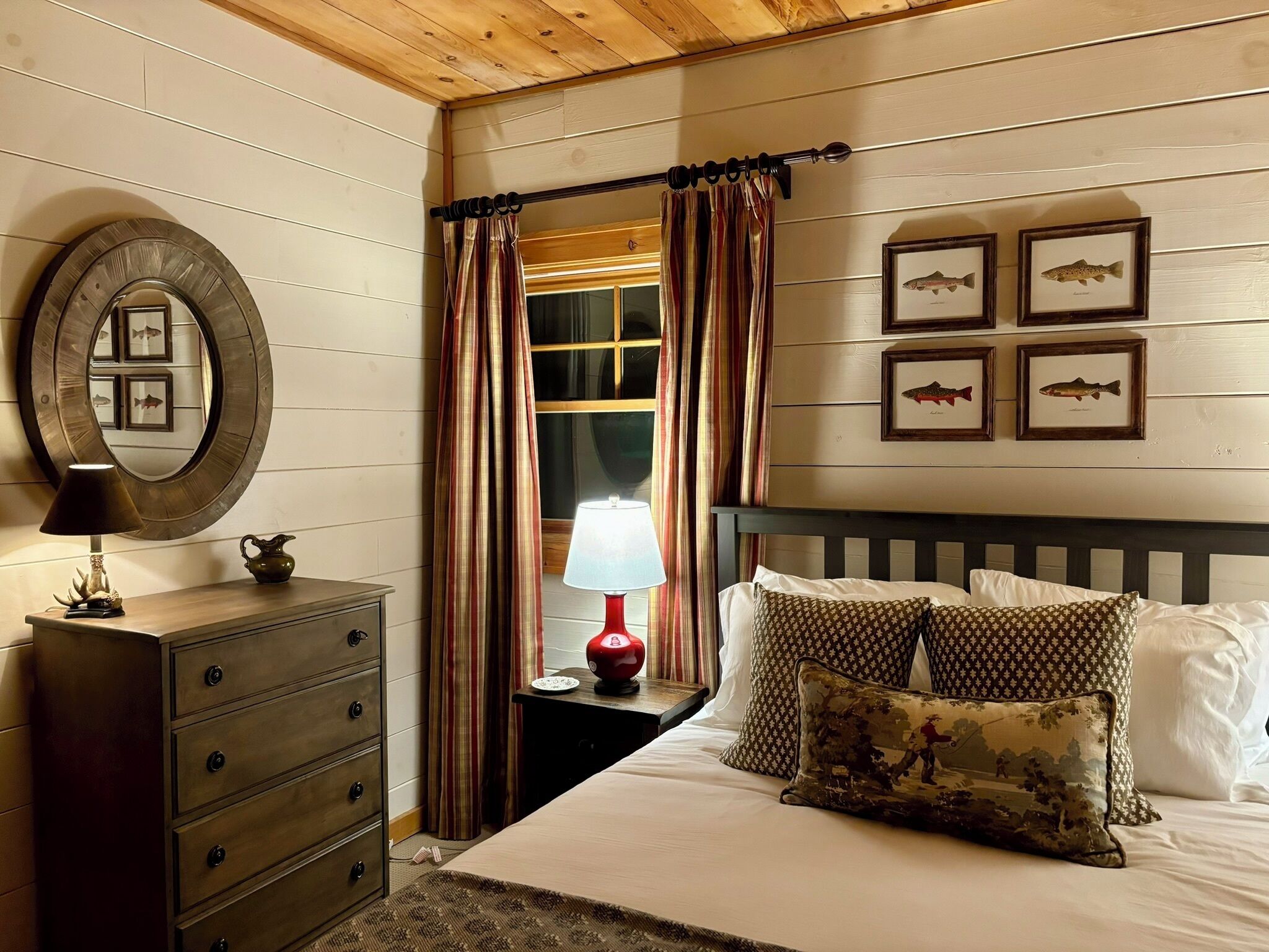 3 bedrooms, iron/ironing board, travel crib, free WiFi