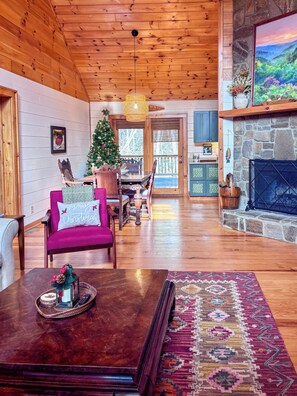 Smart TV, fireplace, books, music library - NEW to Vrbo but Not to Hosting - Fireplaces, Trail Access, & Stocked Kitchen (Cashiers)