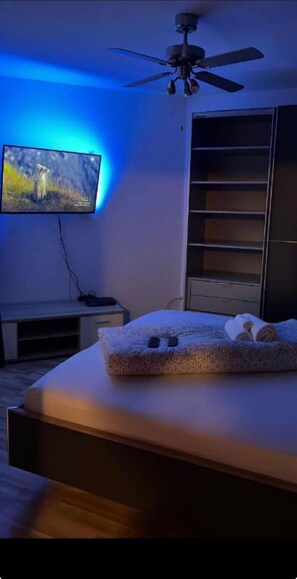 1 bedroom, iron/ironing board, travel cot, free WiFi - Artemis vacation apartment (Hannover)