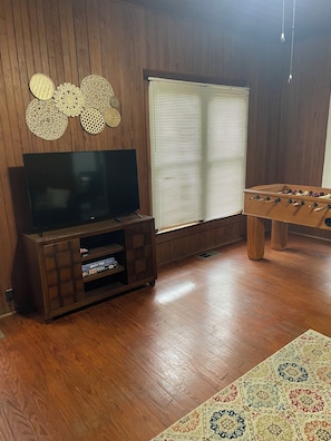 Games room - Historic 1-bedroom house with WiFi, washer and dryer.  Short walk to town. (Mineola)