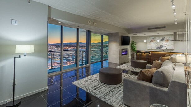 Interior - Remodeled Strip View 1BD/1.5BA • Balcony • Sleeps 6 • No Resort Fee • Free Parking • QJ26 (Las Vegas)