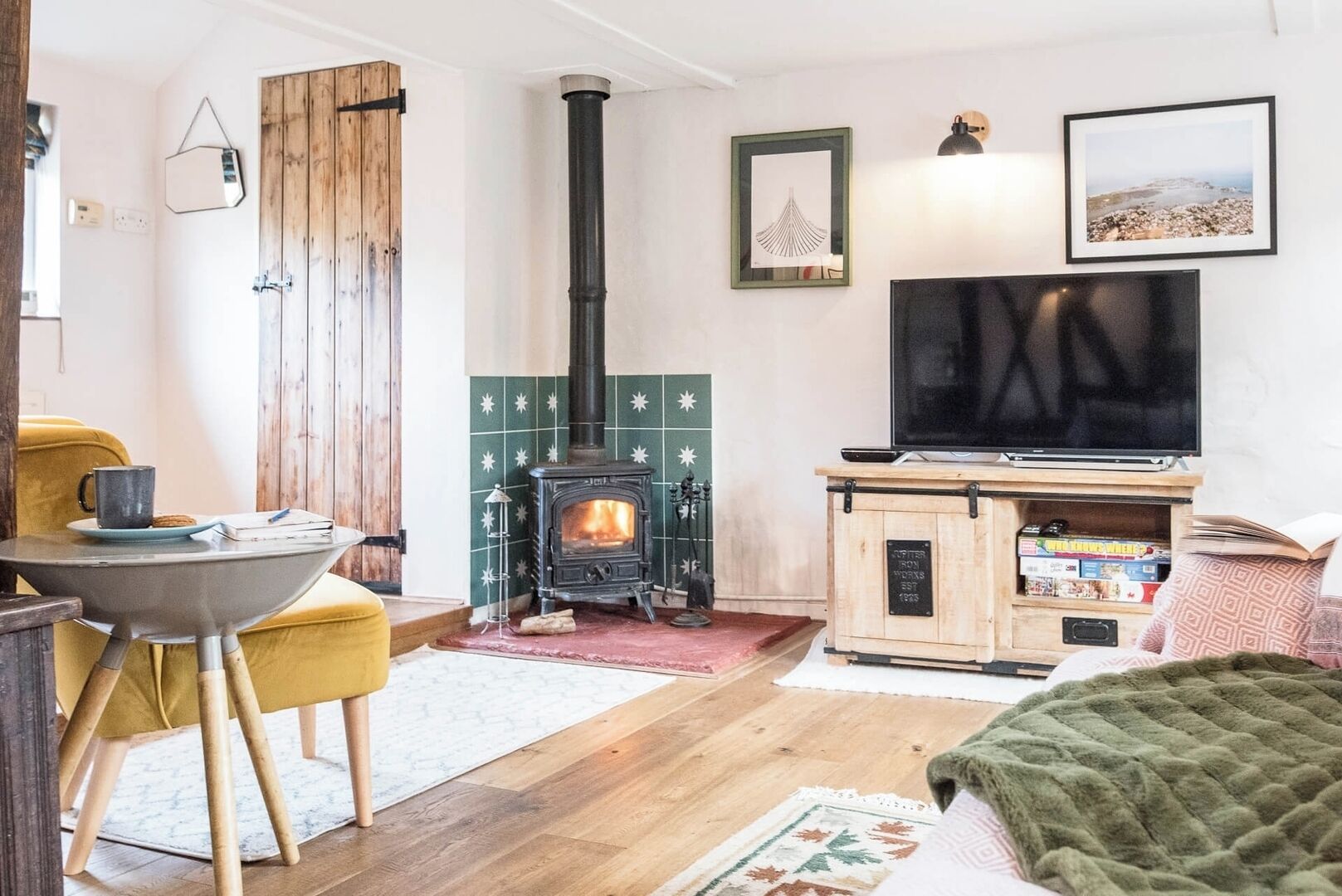 Télévision, cheminée