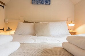 2 bedrooms, iron/ironing board, WiFi, bed sheets - Blythburgh Cottage, Yoxford (Yoxford)