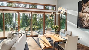 Interior - The Whitefish Lake Overlook (Whitefish)