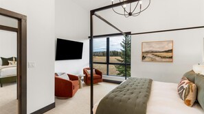 6 bedrooms, desk, iron/ironing board, free WiFi