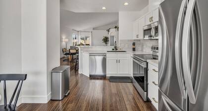 Modern & Cozy Reno Retreat with EV Charger – Near Downtown & Tahoe