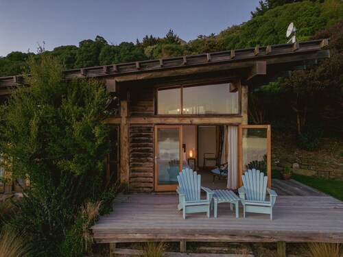 Kahu Studio  Wake up with a stunning view from the Papanui Inlet