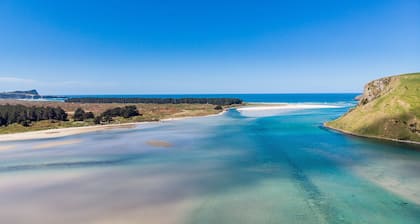 Kahu Studio Wake up with a stunning view from the Papanui Inlet