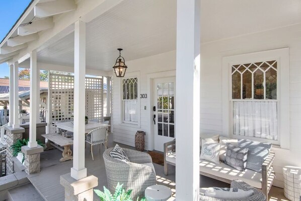 تناول الطعام بالخارج