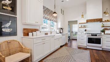 Micro-ondes, four, plaque de cuisson, lave-vaisselle