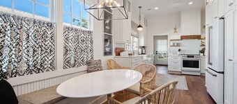 Historic Cottage in Olde Town BSL - One Block from Beach & Dining