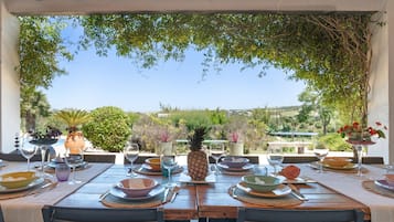 Outdoor dining