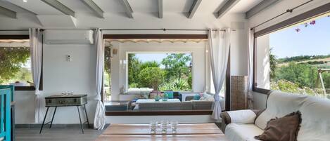 TV, fireplace, ping pong