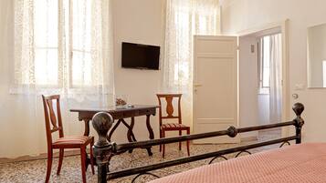 2 bedrooms, iron/ironing board, WiFi (free), bed sheets