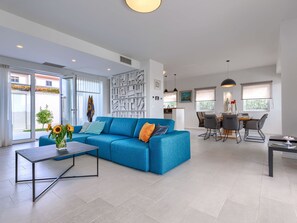 Télévision, baby-foot