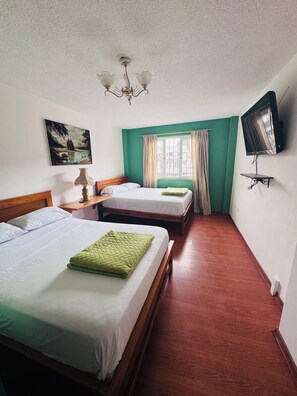 Classic Double Room, City View - Hotel Casa Colonial Montufar (Quito)