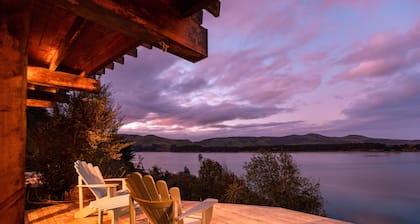 Kotare Studio -Wake up awed by the stunning view of the Otago Peninsula