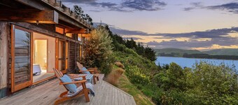 Kotare Studio Kaimata Ocean view, romantic getaway, Dunedin, near great tracks, 