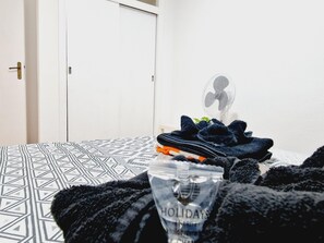 1 chambre, fer et planche à repasser, accès Internet, draps fournis