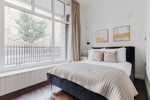1 bedroom, iron/ironing board, WiFi, bed sheets - Chic Fitzrovia 1BR, Furnished & Equipped, by Blueground (London)