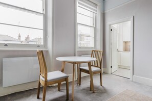 Dining - Cool Notting Hill 1BR, Fully Furnished & Ready, by Blueground (London)